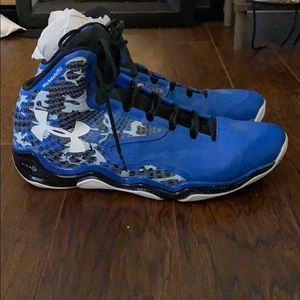 UnderArmour Clutchfit Basketball Shoes